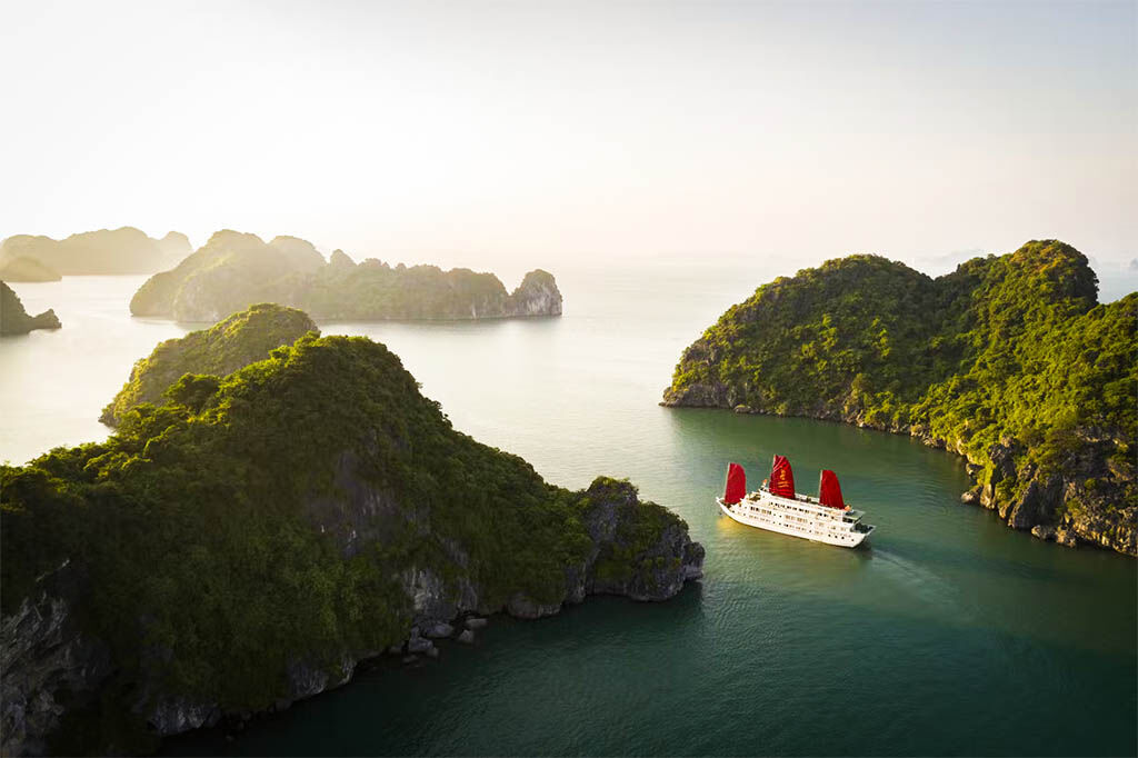 Discover Halong Bay’s magnificent natural wonders